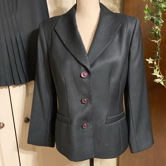 Sag harbor 2 piece suit. blazer / jacket and skirt size 12 - Picture 2 of 9